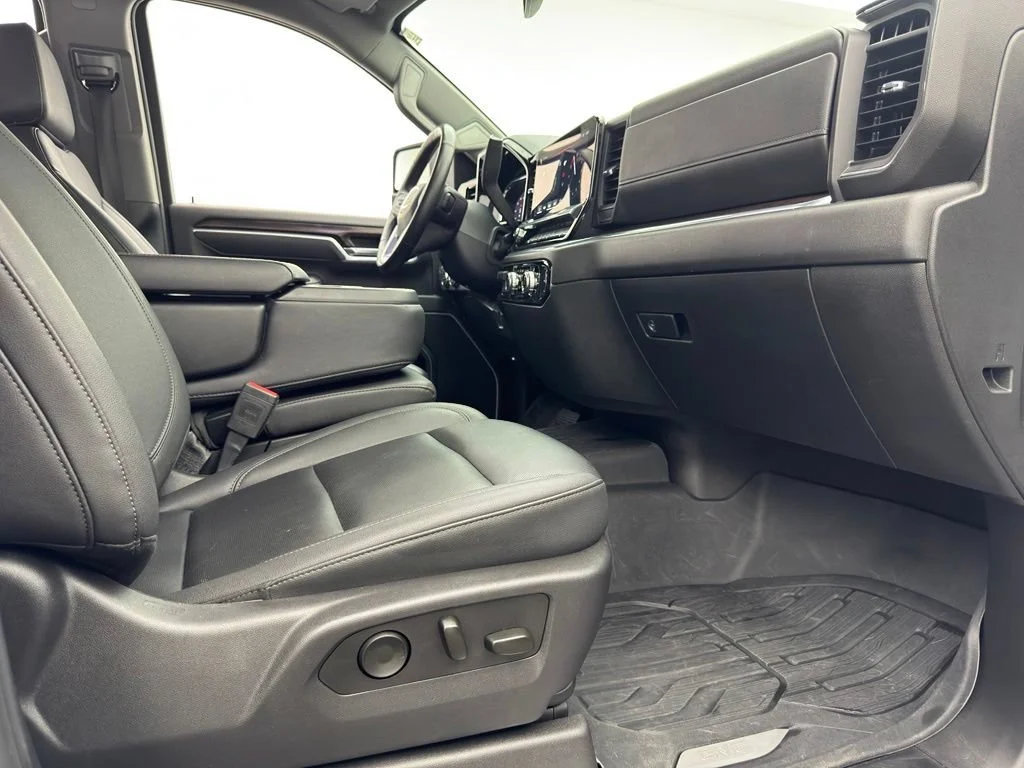 Used 2025 Summit White GMC SLT image 33