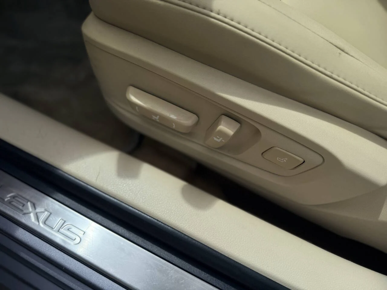 Used 2013 Gray Lexus Base 4dr Sedan image 25