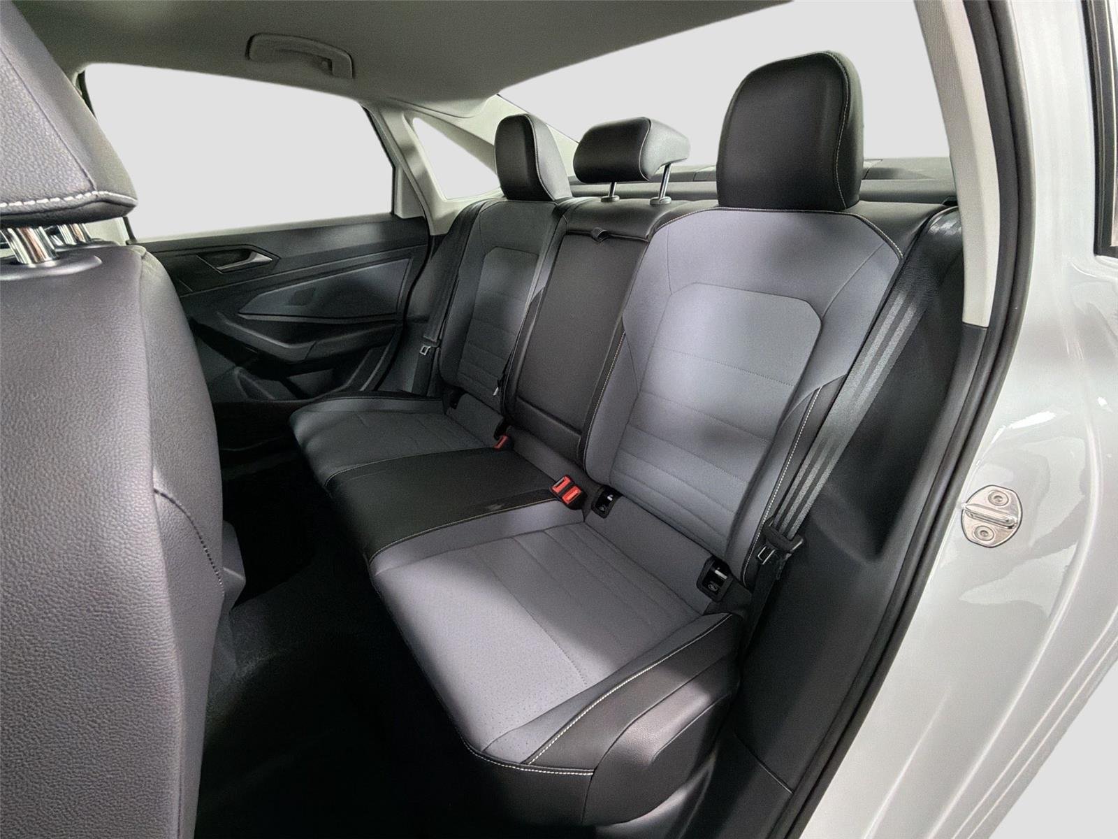 New 2026 Opal White Pearl Volkswagen SE image 23