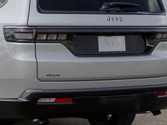 New 2026 Silver-Zynith Exterior Paint Jeep Summit Reserve 4x4 image 39