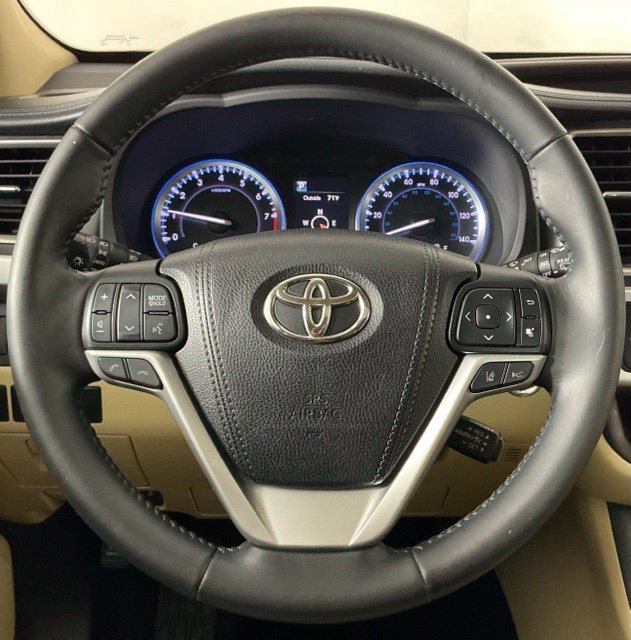 Used 2017 White Toyota XLE image 16