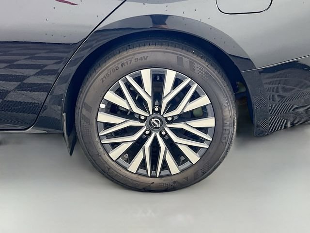 Used 2025 Black Nissan 2.5 SV image 33