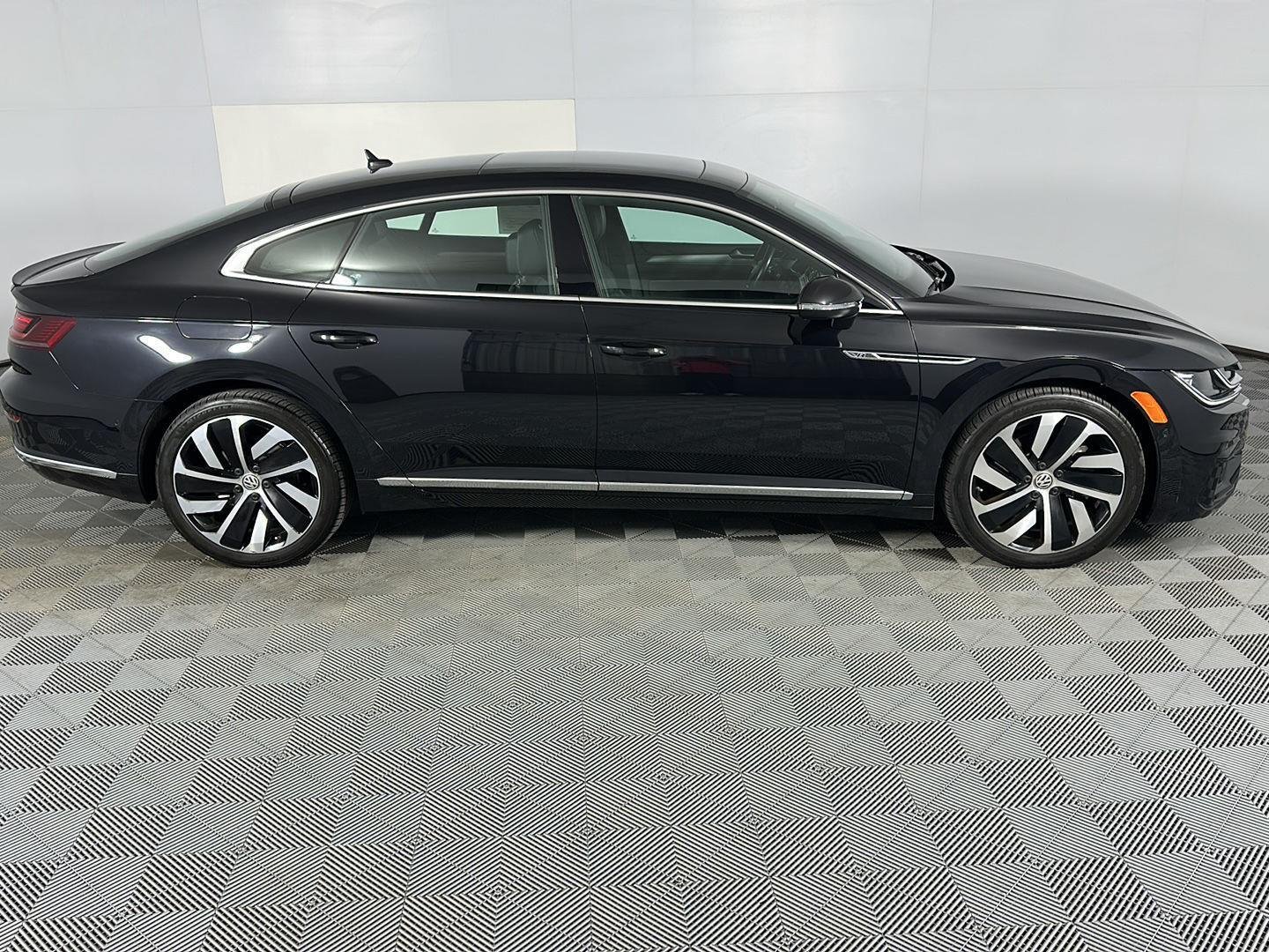 Used 2019 Deep Black Pearl Volkswagen SEL Premium R-Line image 4