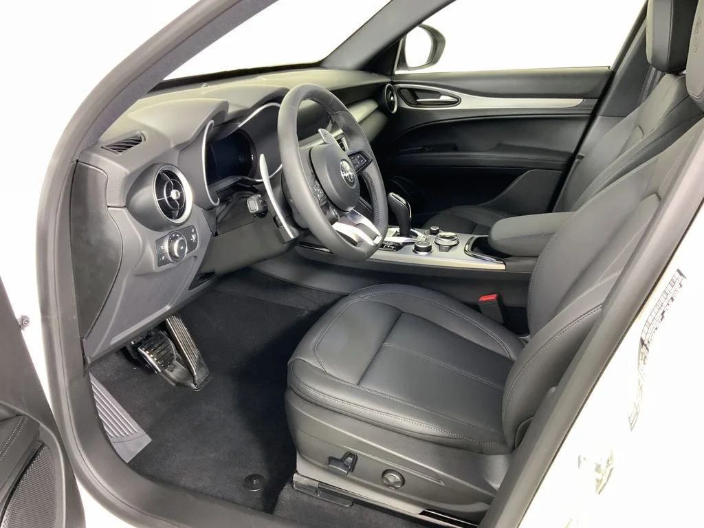 New 2025 Milano White Exterior Paint Alfa Romeo Ti image 14