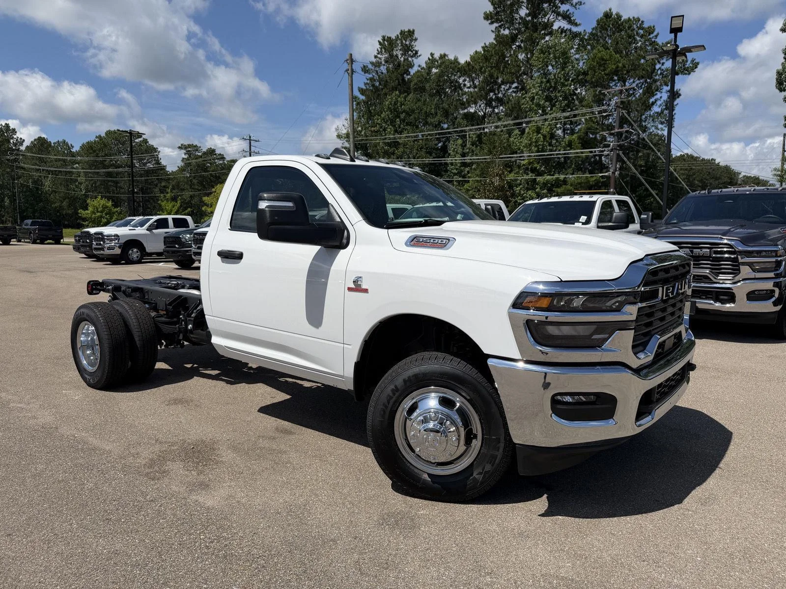 New 2026 Bright White Clear-Coat Exterior Paint RAM Tradesman image 3