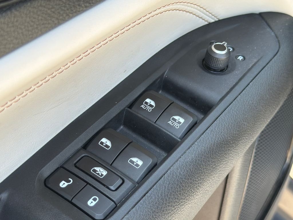 Used 2025 Silver Jeep Limited image 24