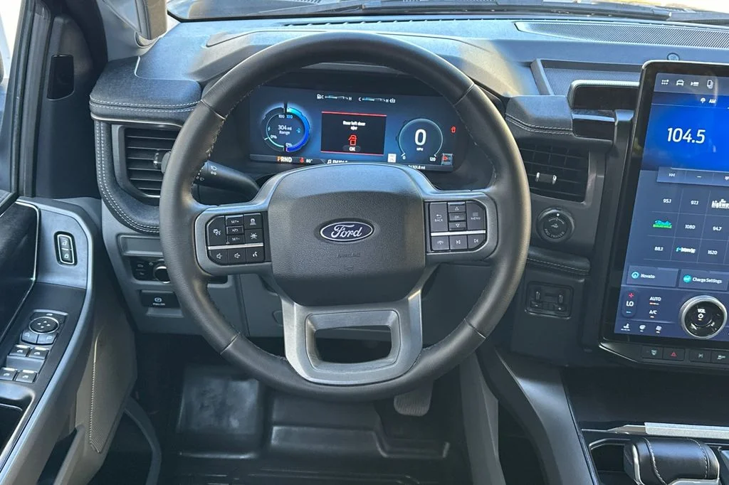 Used 2025 Red Ford Flash image 15
