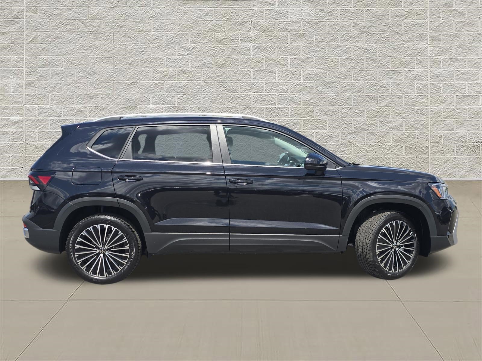 New 2026 Deep Black Pearl Volkswagen SE image 8