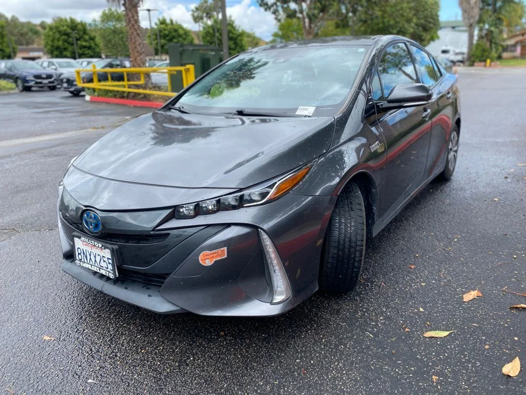 Used 2020 Gray Toyota XLE image 5