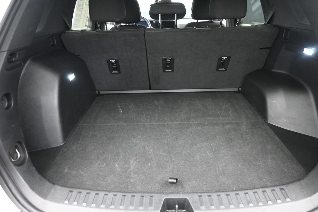 Used 2025 White Chevrolet LT image 11