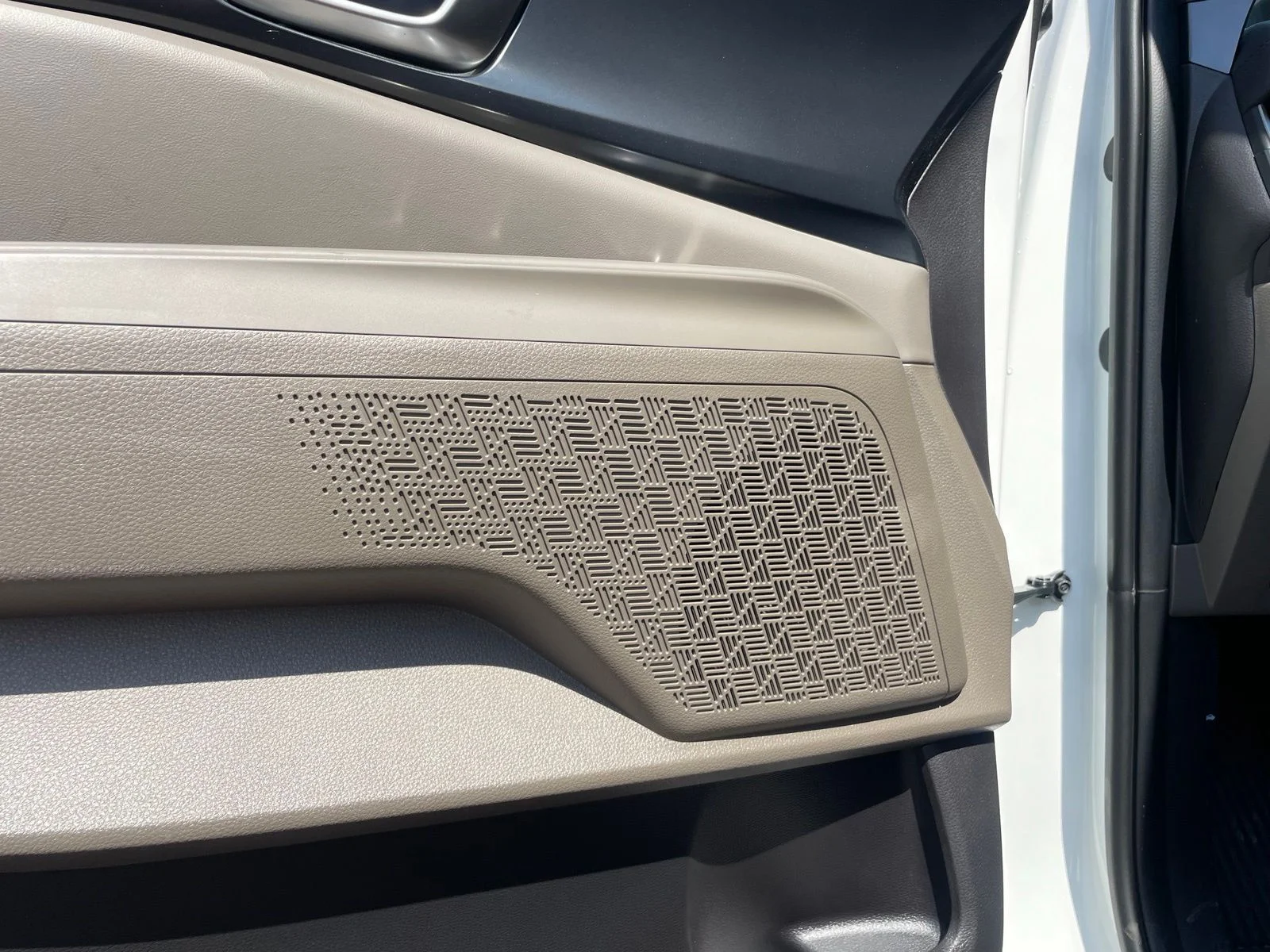 New 2027 White Kia LXS image 13