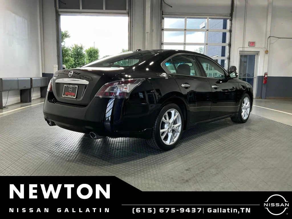 Used 2014 Super Black Nissan 3.5 SV image 25