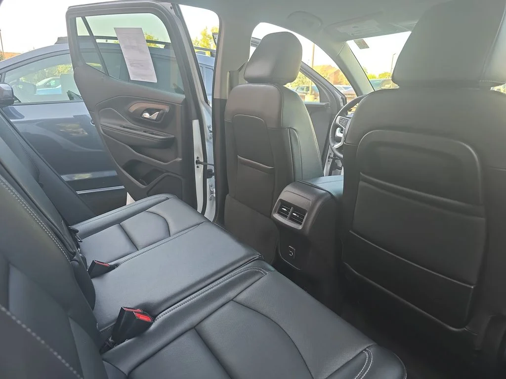 Used 2024 White GMC SLT image 11