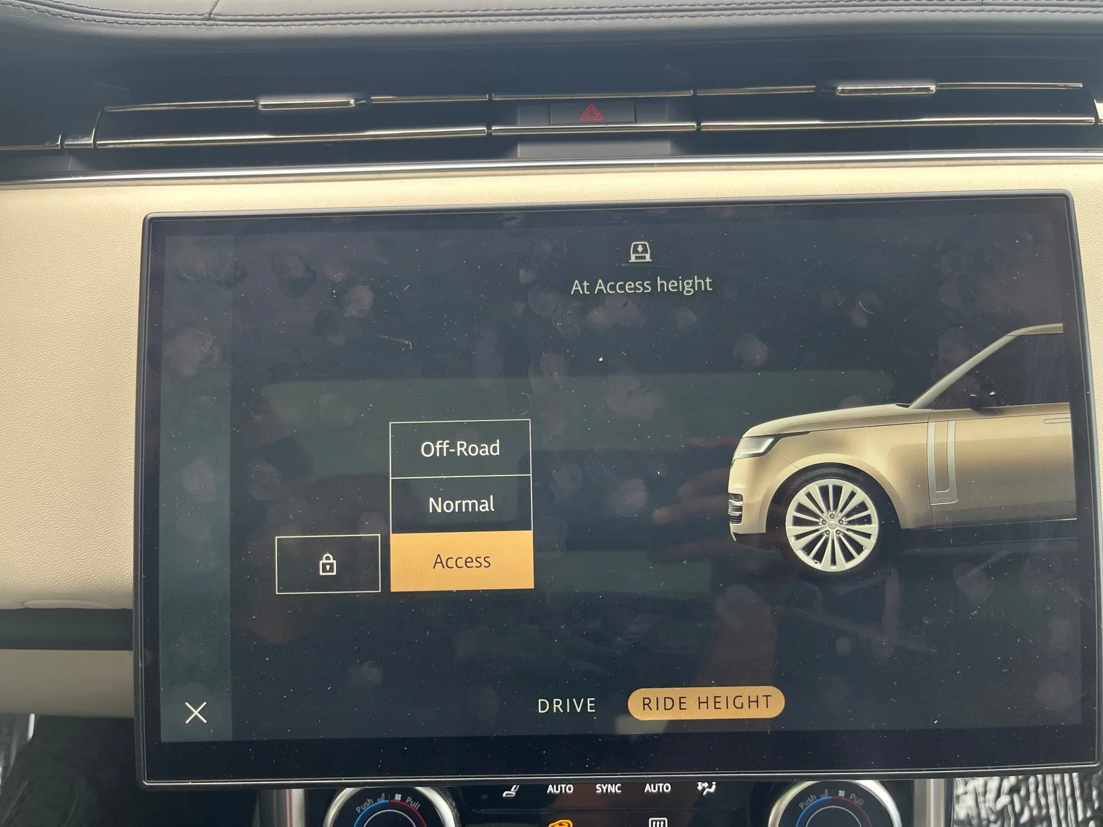 Used 2022 Fuji White Land Rover SE AWD image 23