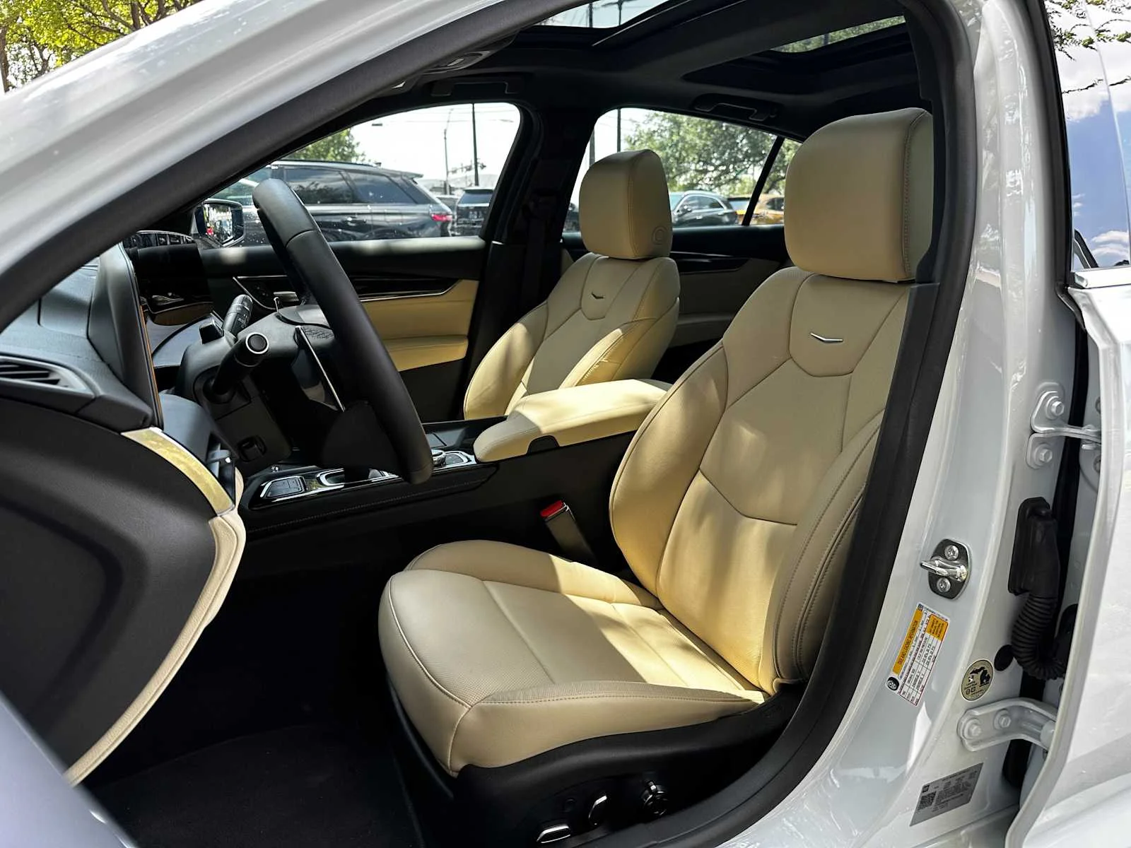 Certified Used 2026 Vibrant White Tricoat Cadillac Premium Luxury image 9