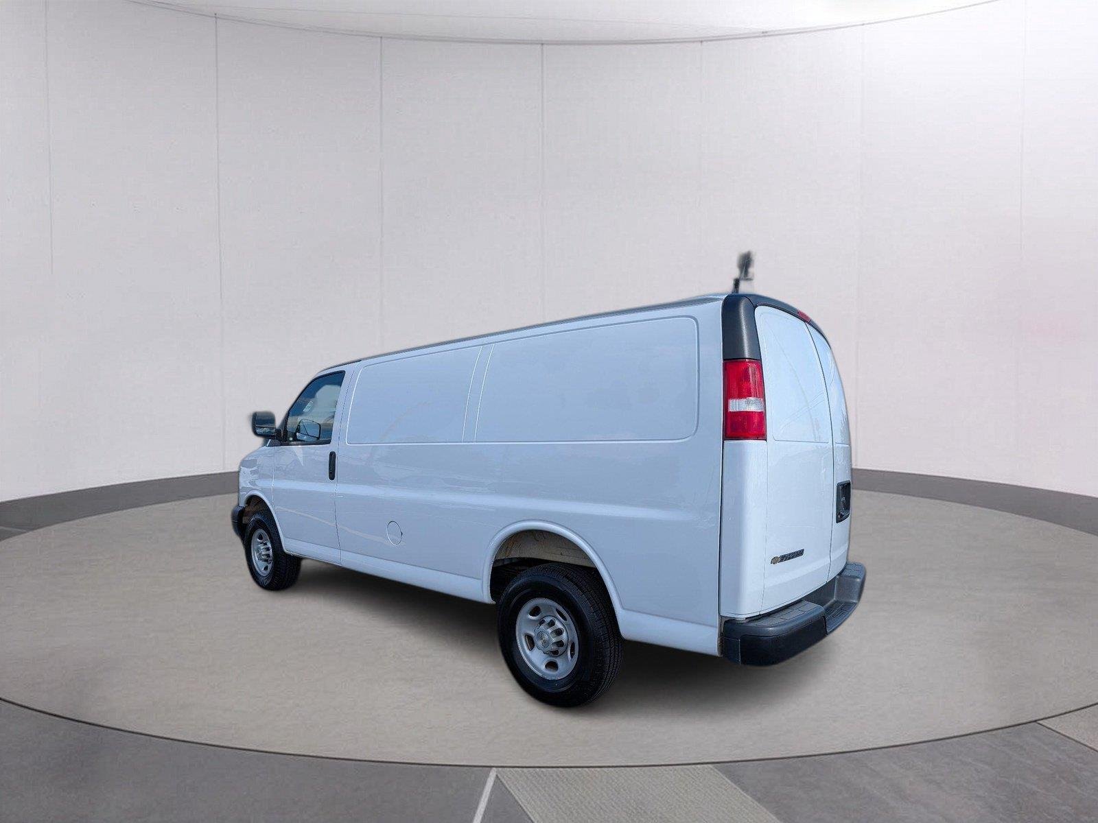 Used 2025 Summit White Chevrolet WT image 5