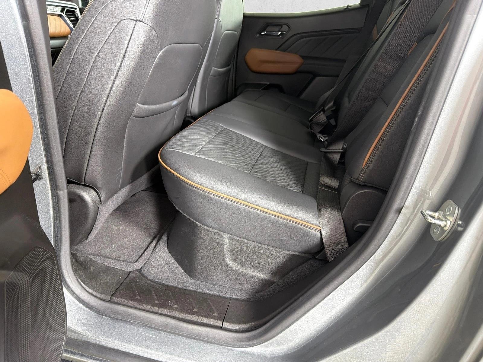 Used 2024 Sterling Metallic GMC 4WD AT4 image 20