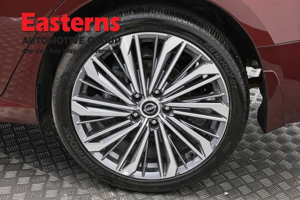 Used 2024 Red Nissan 2.5 SL image 33