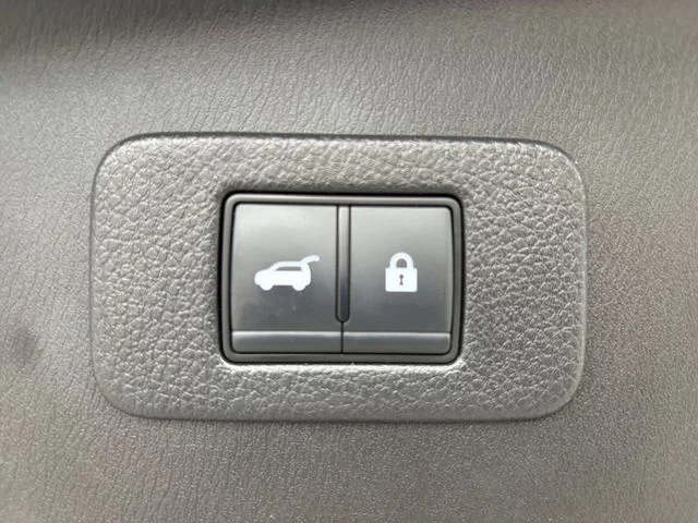 Used 2023 Silver Nissan SL image 25