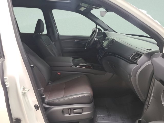 Certified Used 2024 Platinum White Pearl Honda AWD BLACK EDITION image 50