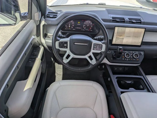 Used 2023 Fuji White Land Rover First Edition image 15
