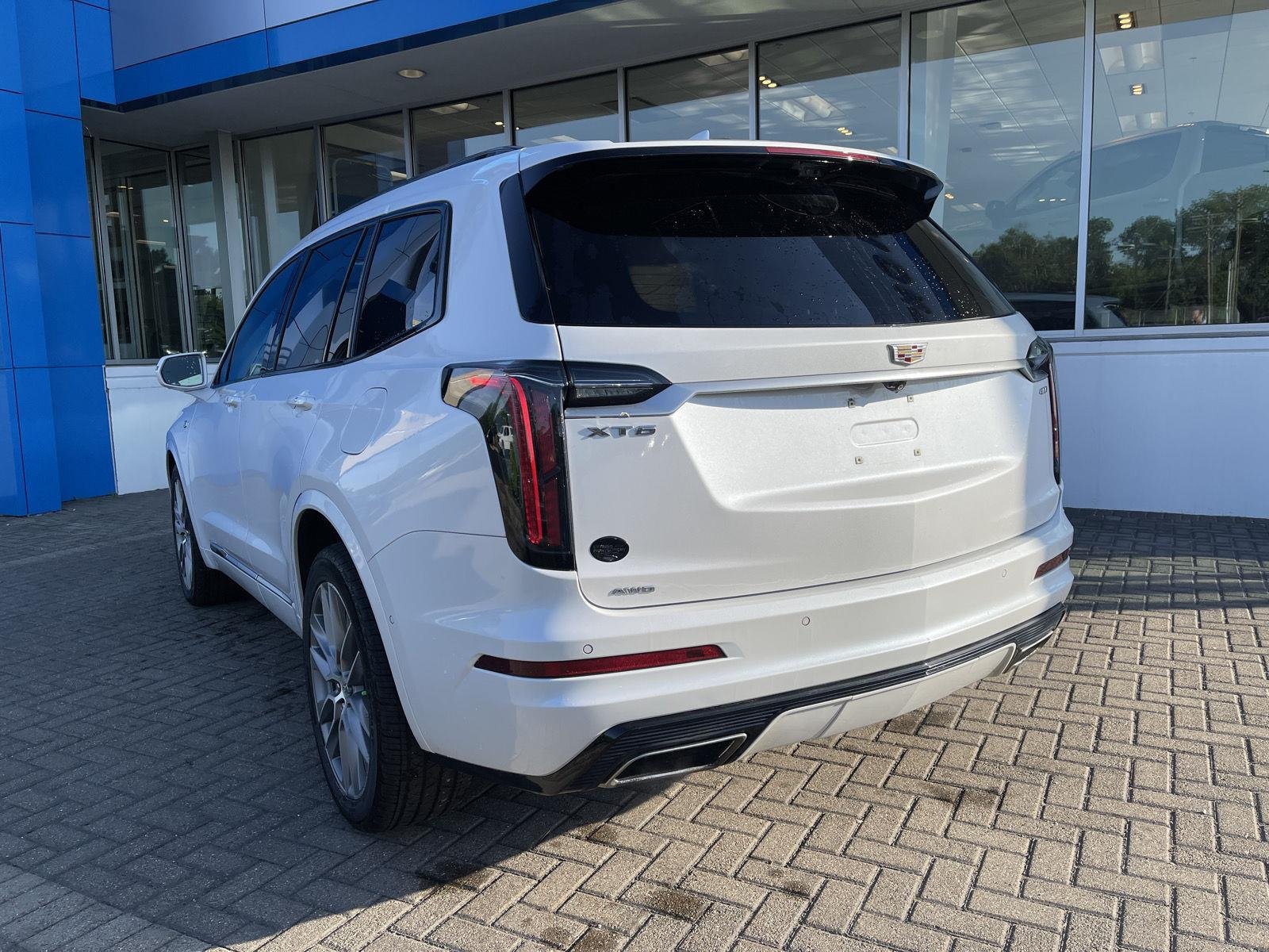 Used 2020 CRYSTAL WHITE TRICOAT Cadillac AWD Sport image 3