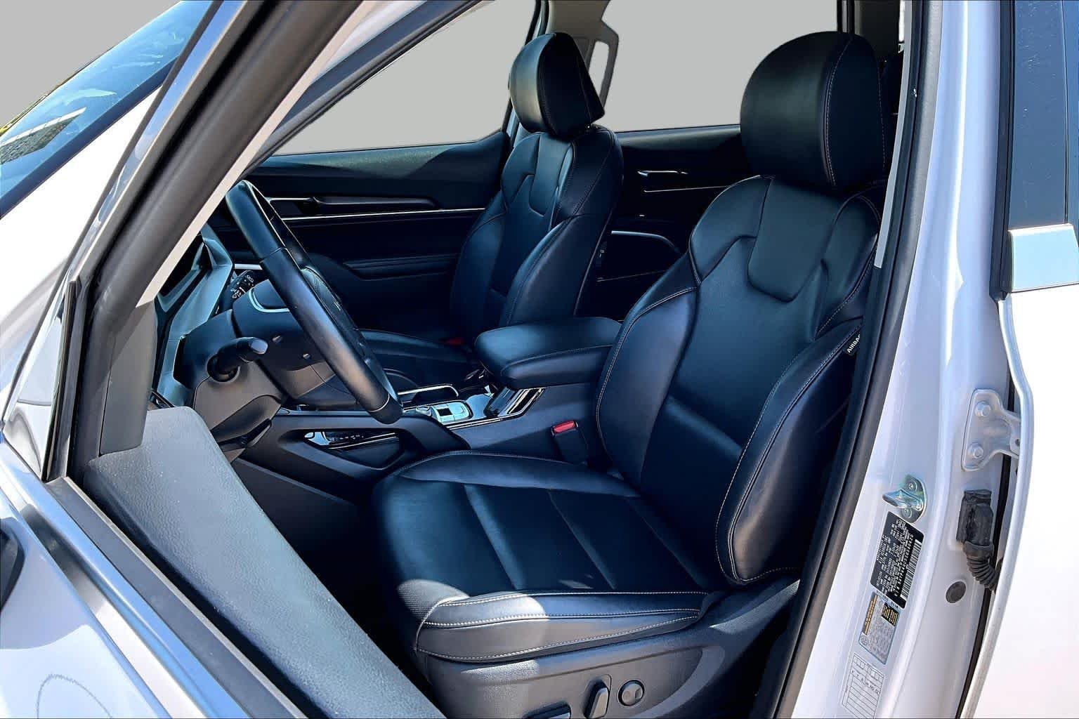 Used 2025 Glacial White Pearl Kia S image 8