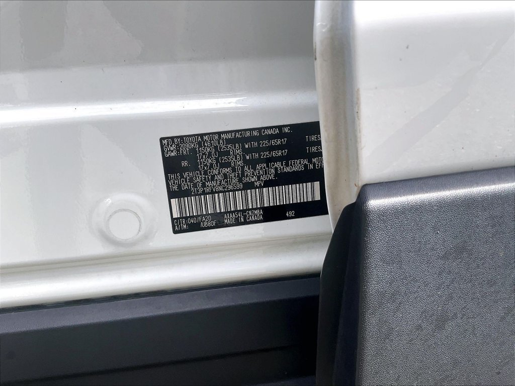 Used 2022 White Toyota XLE image 34