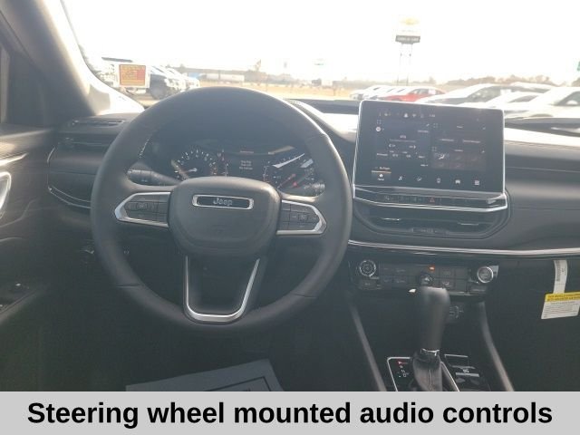 New 2026 Bright White Clearcoat Jeep Latitude image 4