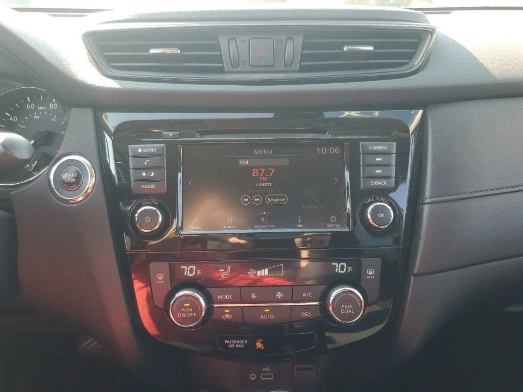 Used 2020 White Nissan SV image 22