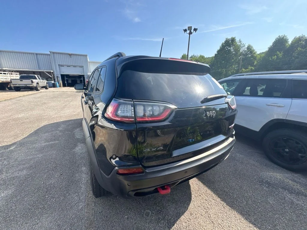 Used 2019 Diamond Black Jeep Trailhawk image 19