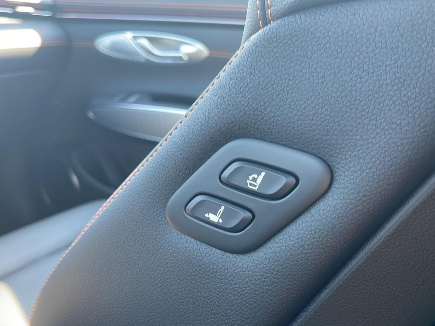 Used 2026 Capri Blue Genesis 2.5T Sport Prestige image 18