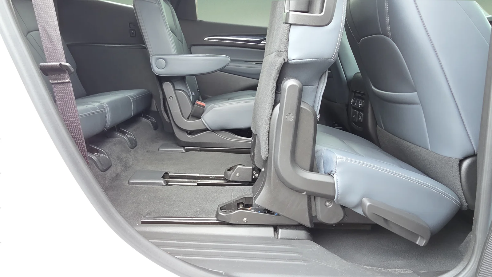 Used 2024 White Buick Premium Group image 19