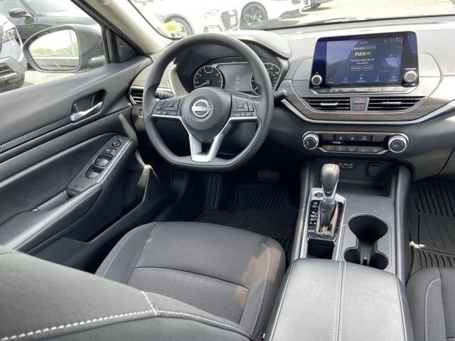 2025 Nissan Altima SV - Photo 14