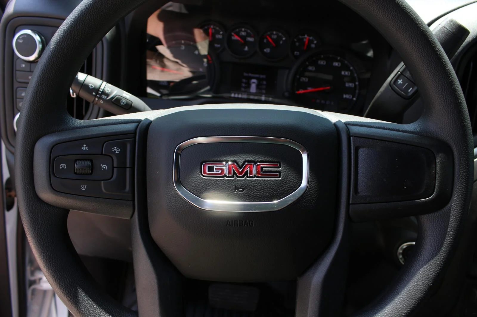 New 2026 Summit White GMC Pro image 18