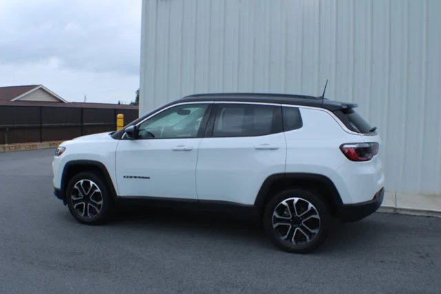 Used 2022 Bright White Clearcoat Jeep Limited image 3