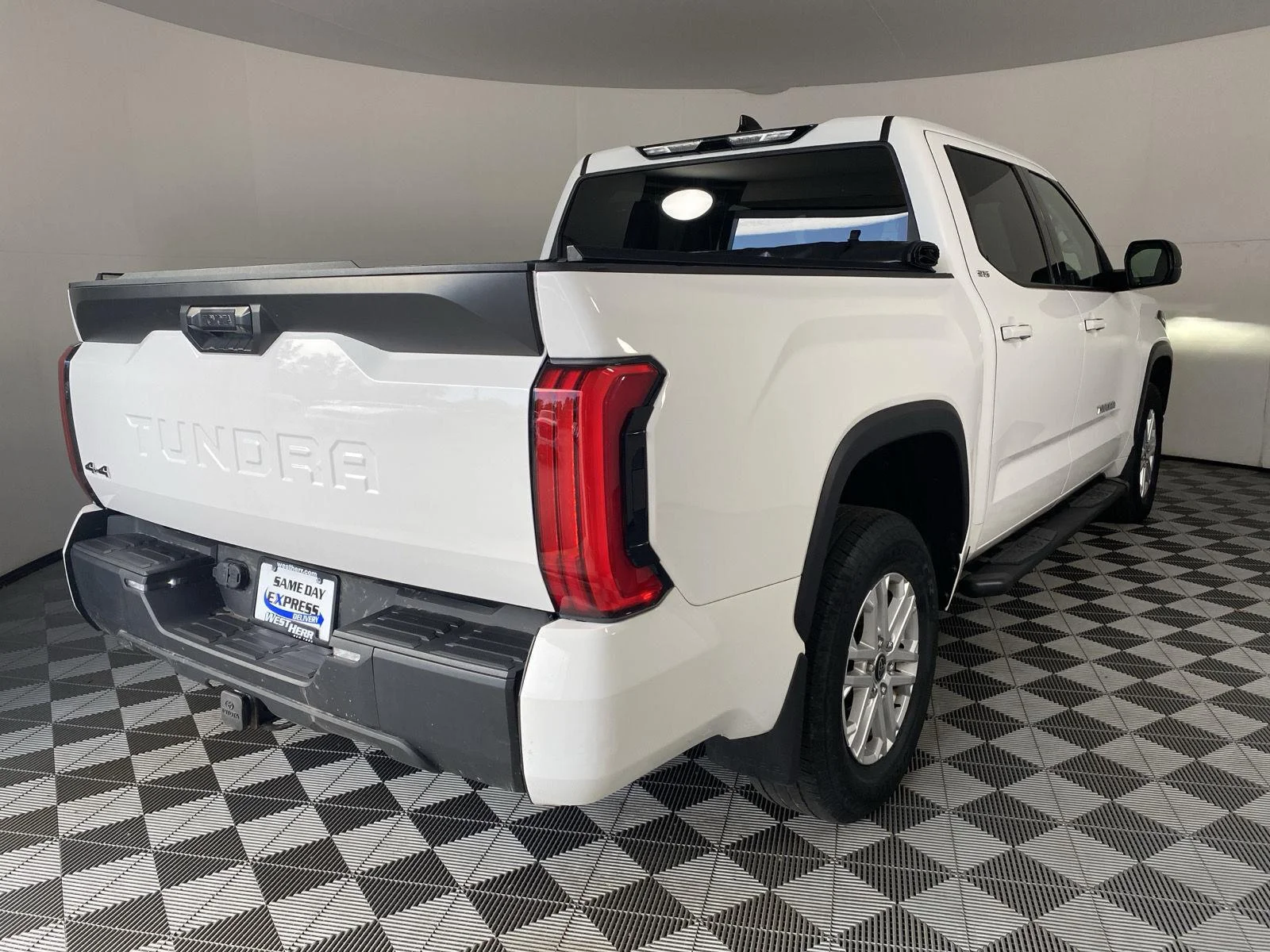 Used 2022 White Toyota SR5 image 15