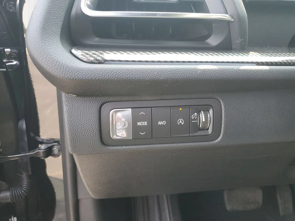 New 2026 Mosaic Black Metallic Chevrolet High Country image 24