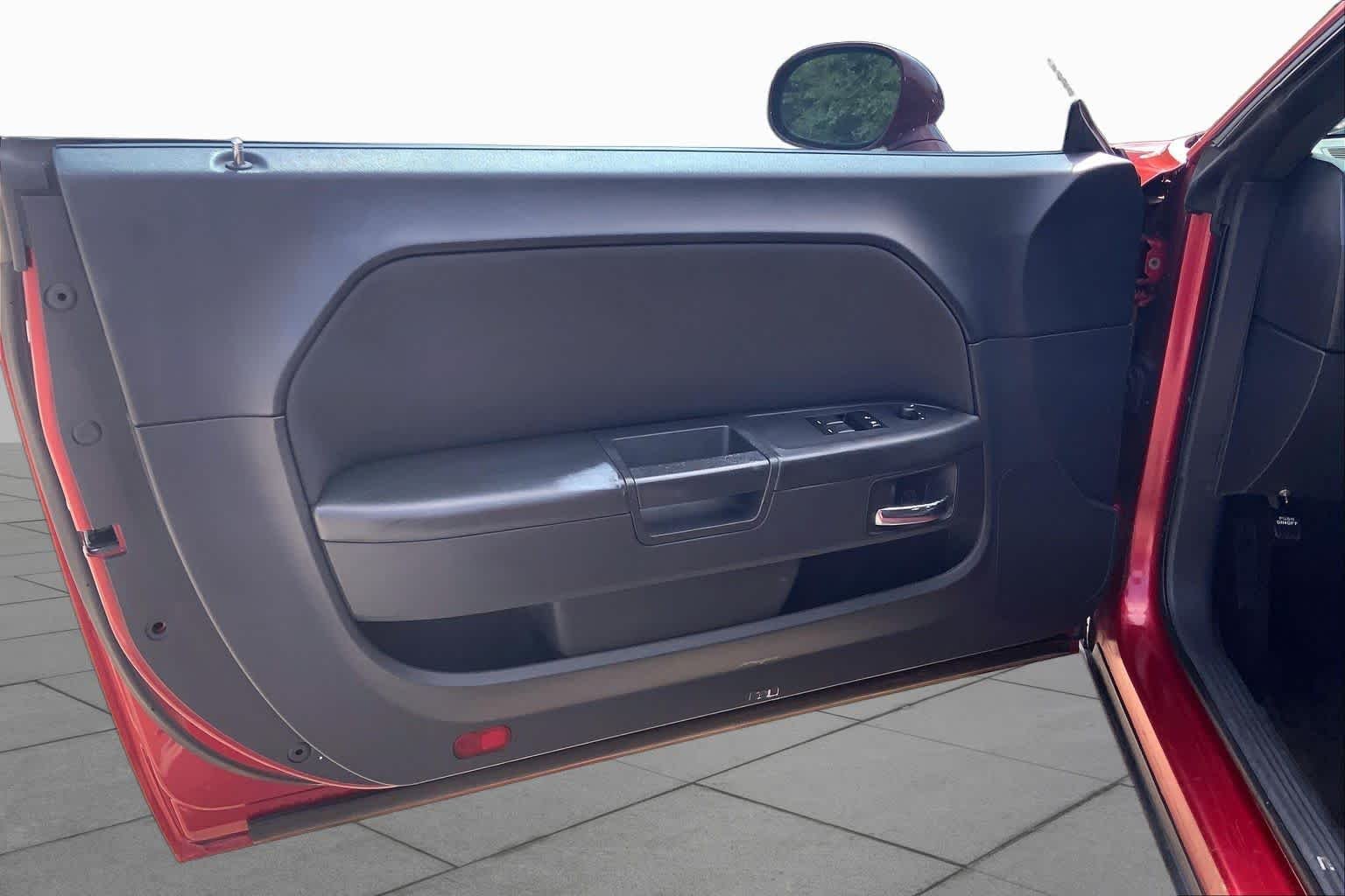 Used 2010 Inferno Red Crystal Pearl Dodge SE image 16