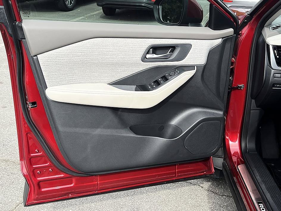 Used 2022 Scarlet Ember Tintcoat Nissan SV image 19