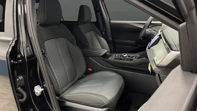 New 2026 Diamond Black Crystal Pearlcoat Jeep Laredo image 23