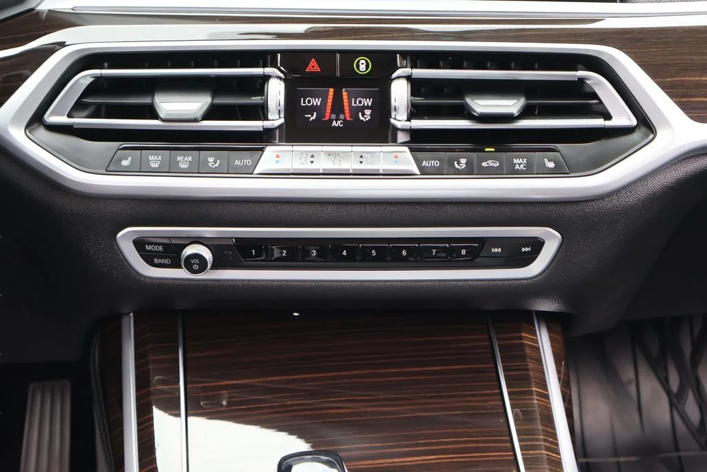 Used 2021 Gray BMW xDrive40i image 29