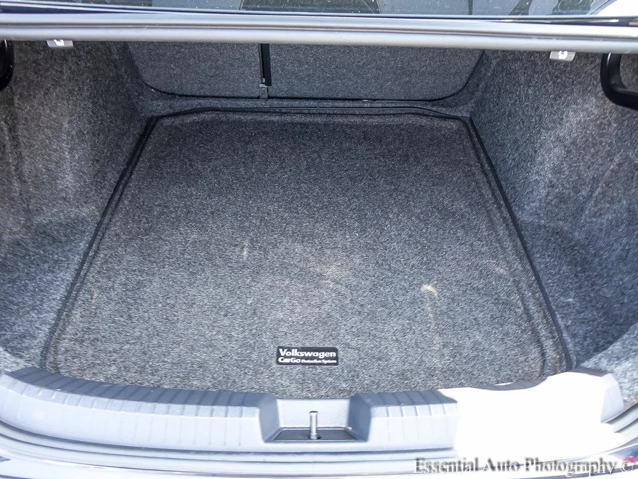 Used 2020 Deep Black Pearl Volkswagen R-Line image 19