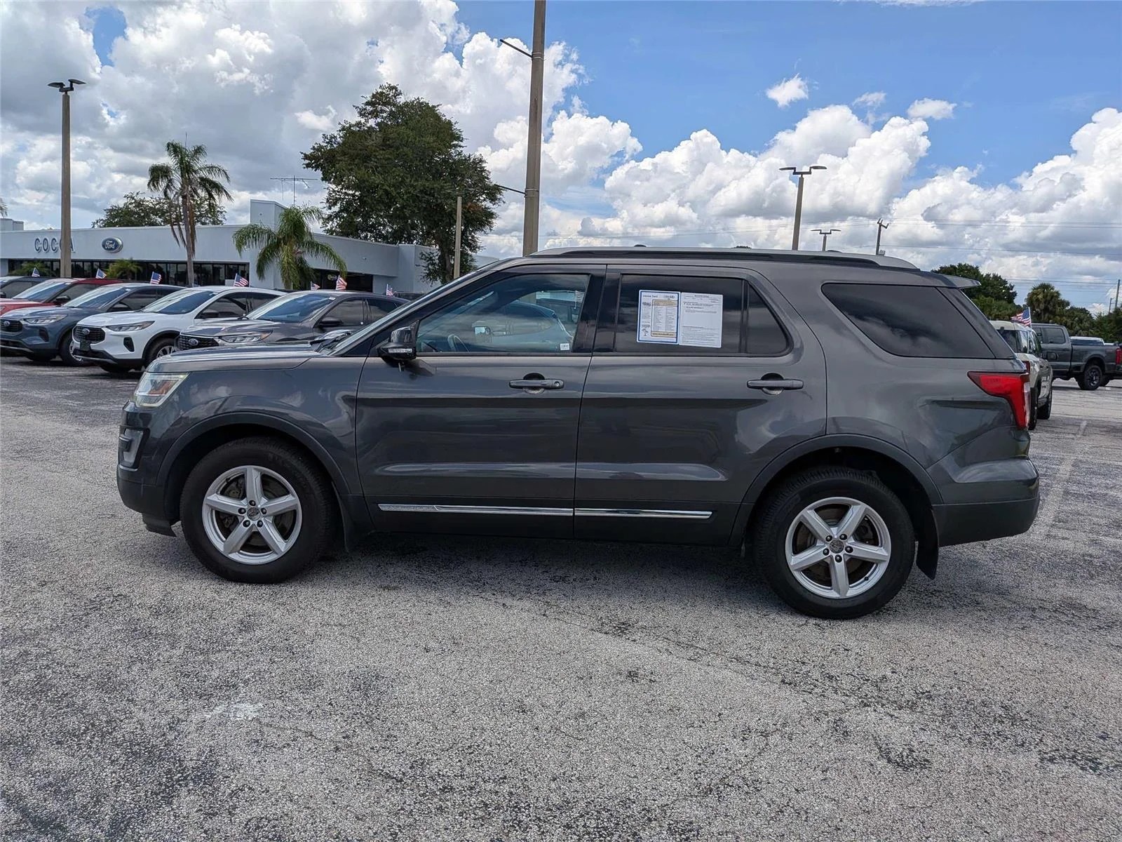 Used 2017  Ford XLT image 6