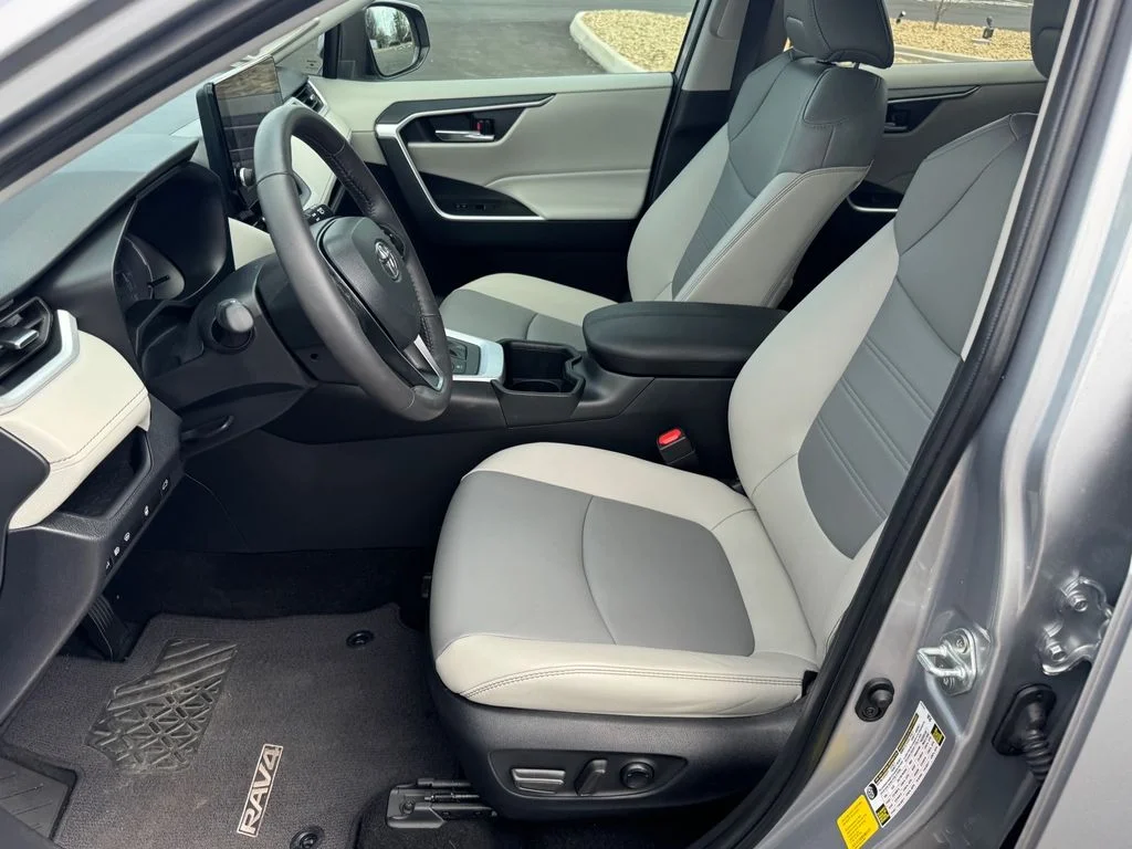 Used 2024 Silver Toyota XLE Premium image 5