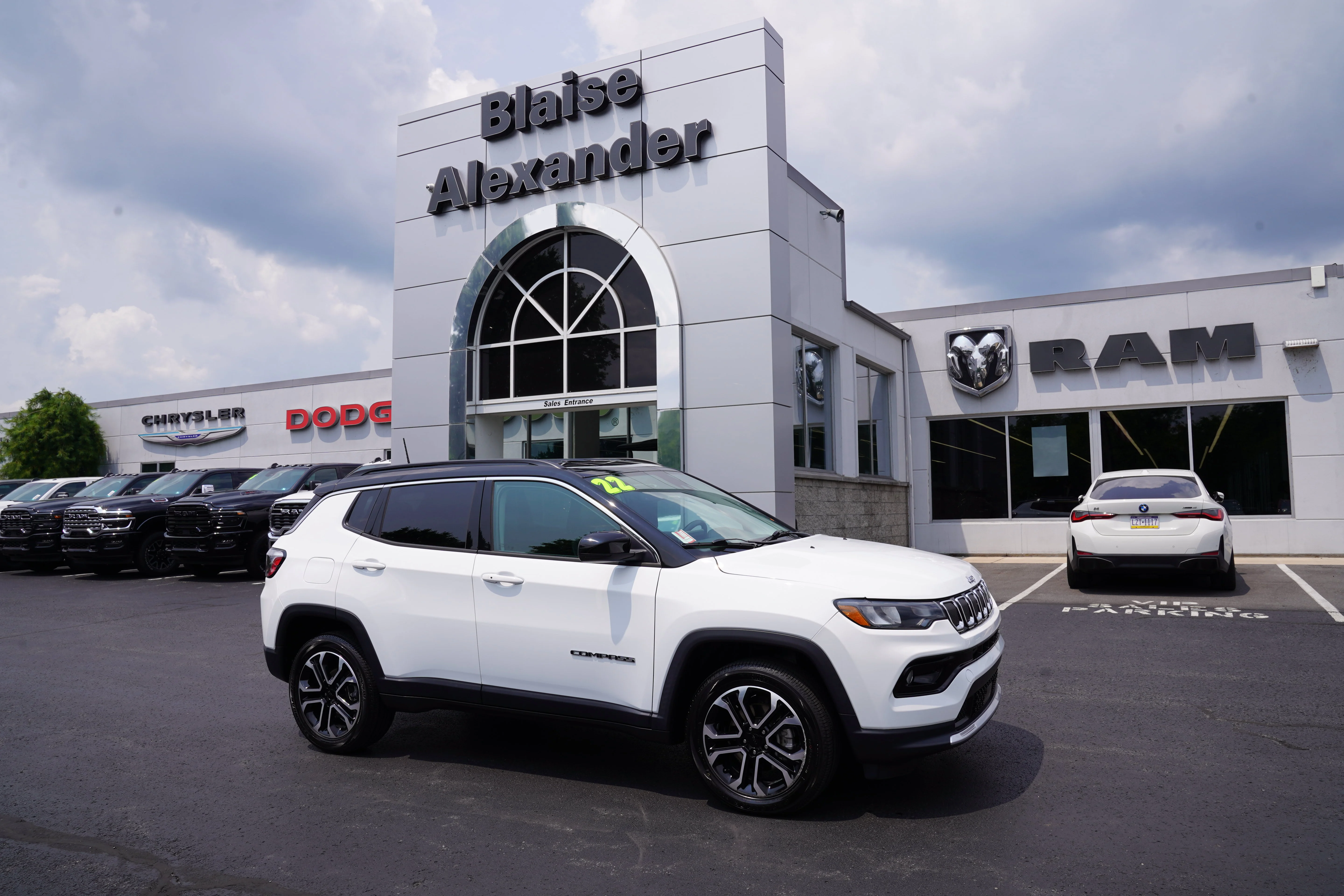 Used 2022 Bright White Clearcoat Jeep Limited image 1