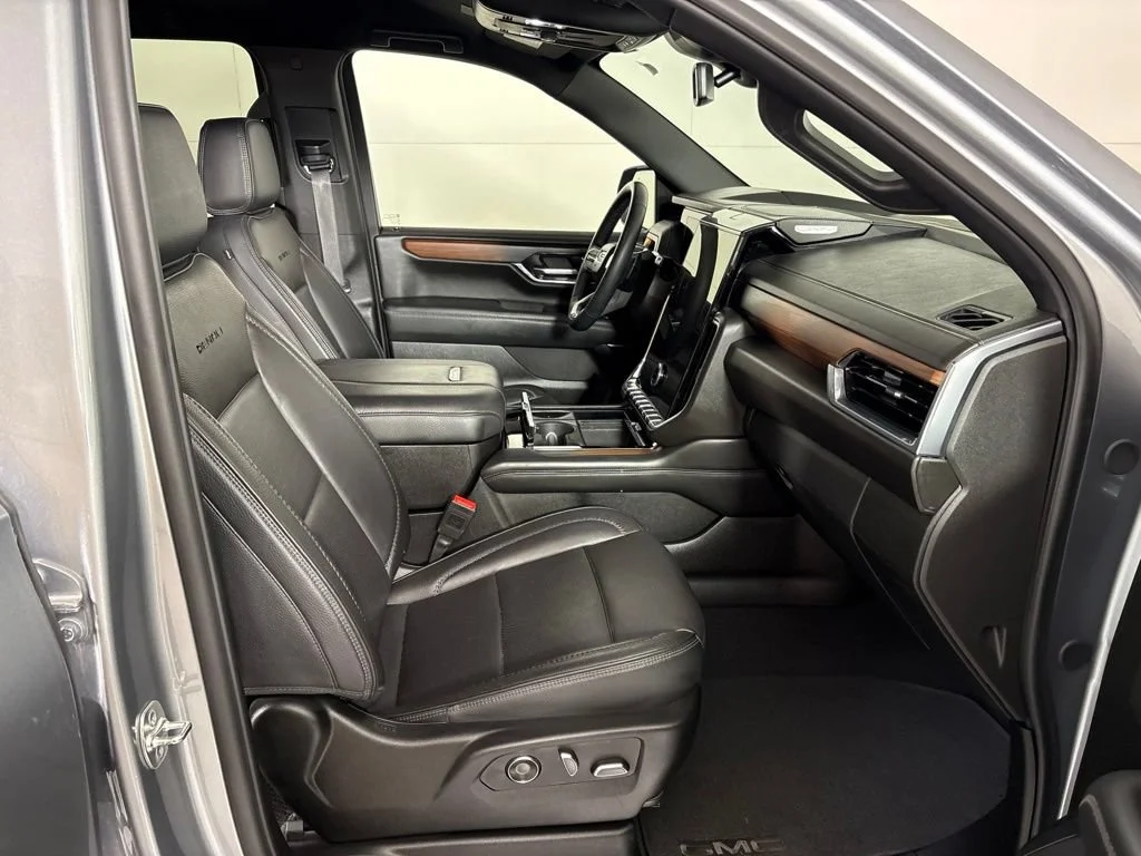 Used 2025 Sterling Metallic GMC Denali image 21