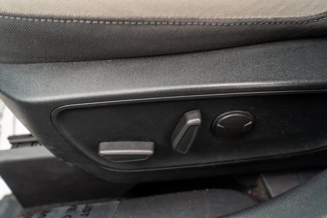 Used 2020 Blue Ford SE image 18