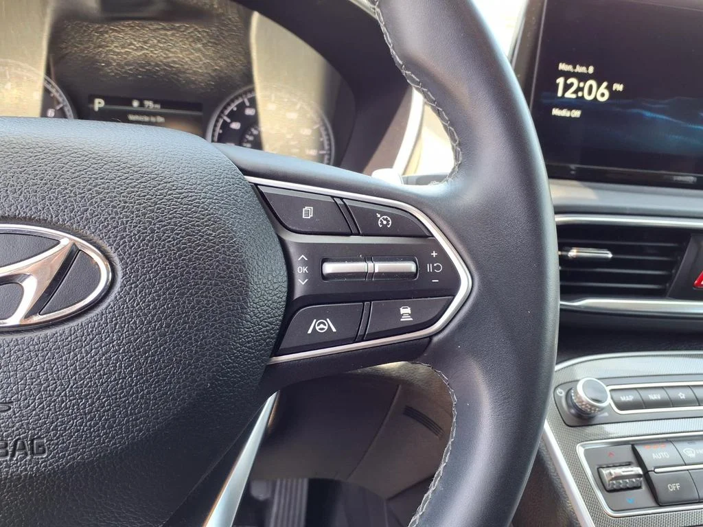 Used 2023 Silver Hyundai SEL image 17