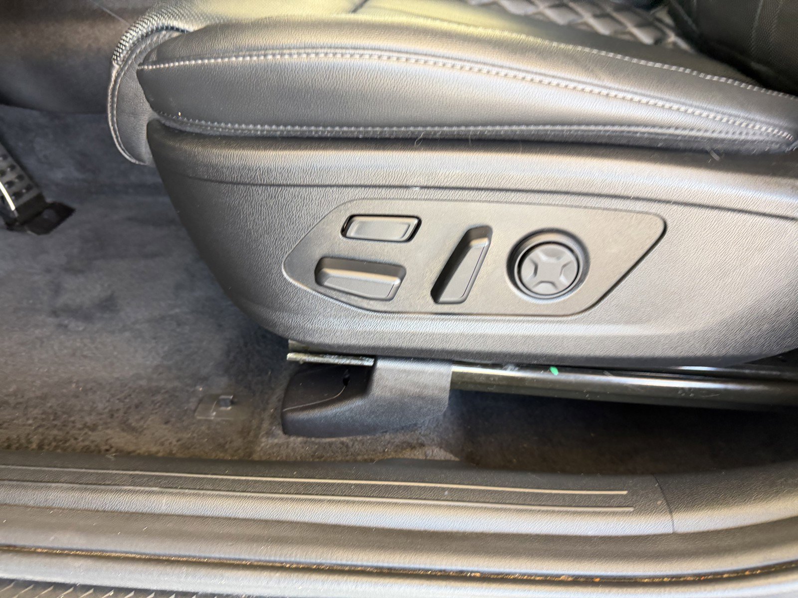 Used 2022 Everlasting Silver Kia X-Line SX Prestige image 22